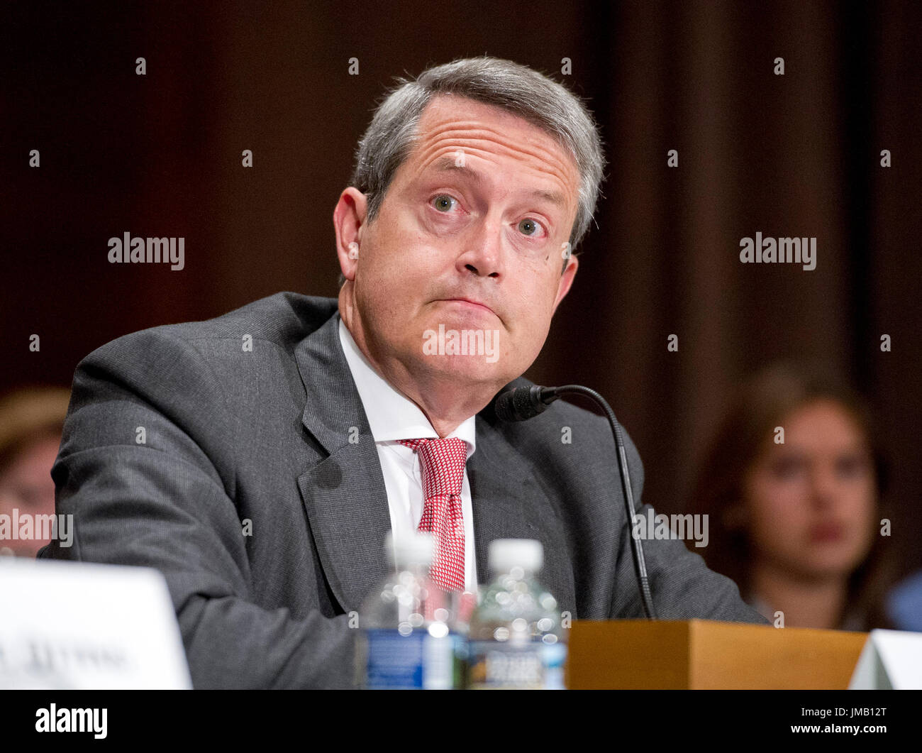 Washington DC, USA. 27. Juli 2017. Randal Quarles, Gründer und Leiter der Cynosure-Gruppe, ein privates Investmentunternehmen, bezeugt vor dem United States Senate Committee on Banking, Wohnungsbau und Stadtentwicklung auf seine Ernennung zum Mitglied des Board of Governors des Federal Reserve System, Mitglied des Board of Governors des Federal Reserve System (Wiederwahl) und stellvertretender Vorsitzender für die Aufsicht der Board of Governors des Federal Reserve System zu sein. Bildnachweis: MediaPunch Inc/Alamy Live-Nachrichten Stockfoto