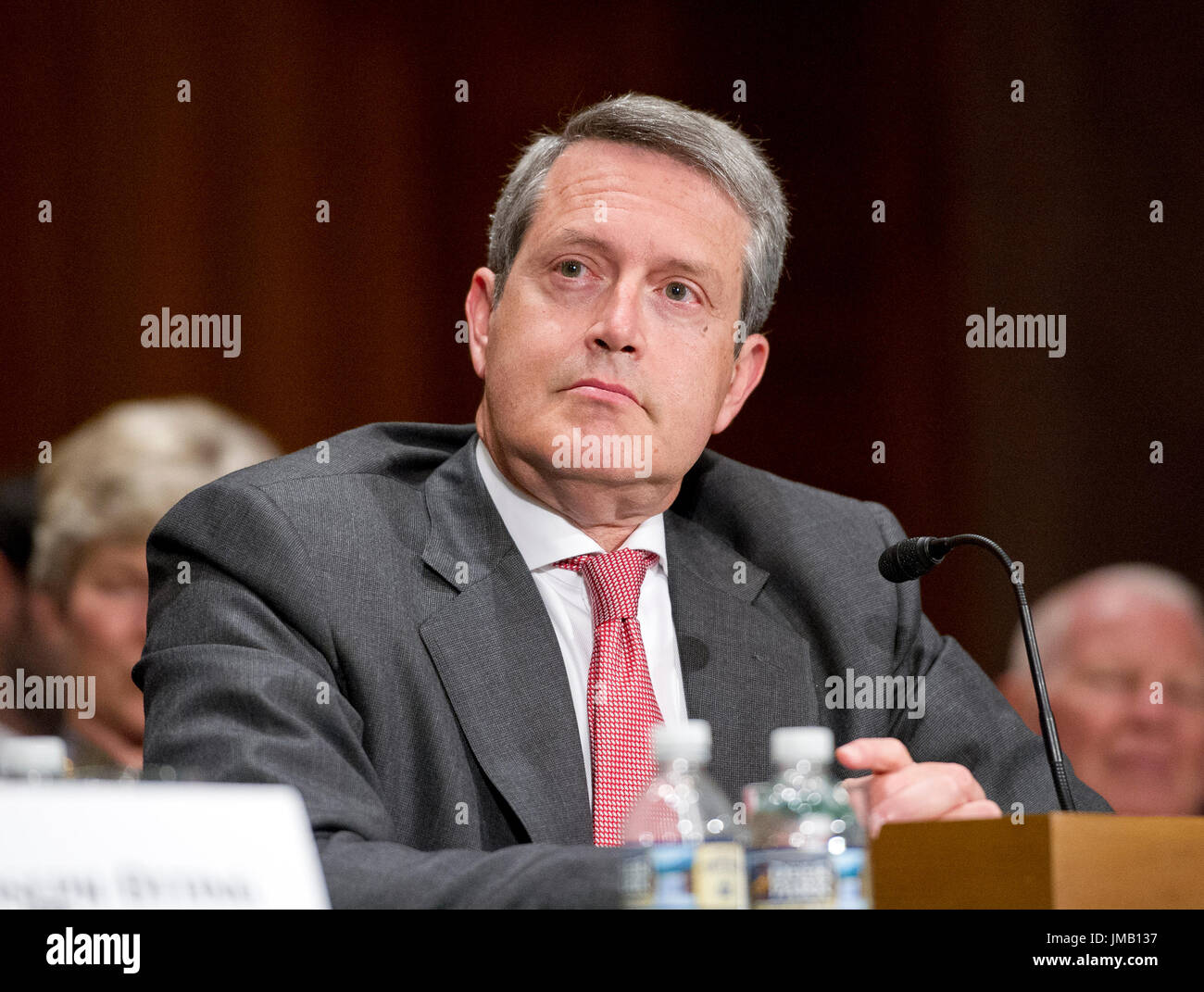 Washington DC, USA. 27. Juli 2017. Randal Quarles, Gründer und Leiter der Cynosure-Gruppe, ein privates Investmentunternehmen, bezeugt vor dem United States Senate Committee on Banking, Wohnungsbau und Stadtentwicklung auf seine Ernennung zum Mitglied des Board of Governors des Federal Reserve System, Mitglied des Board of Governors des Federal Reserve System (Wiederwahl) und stellvertretender Vorsitzender für die Aufsicht der Board of Governors des Federal Reserve System zu sein. Bildnachweis: MediaPunch Inc/Alamy Live-Nachrichten Stockfoto
