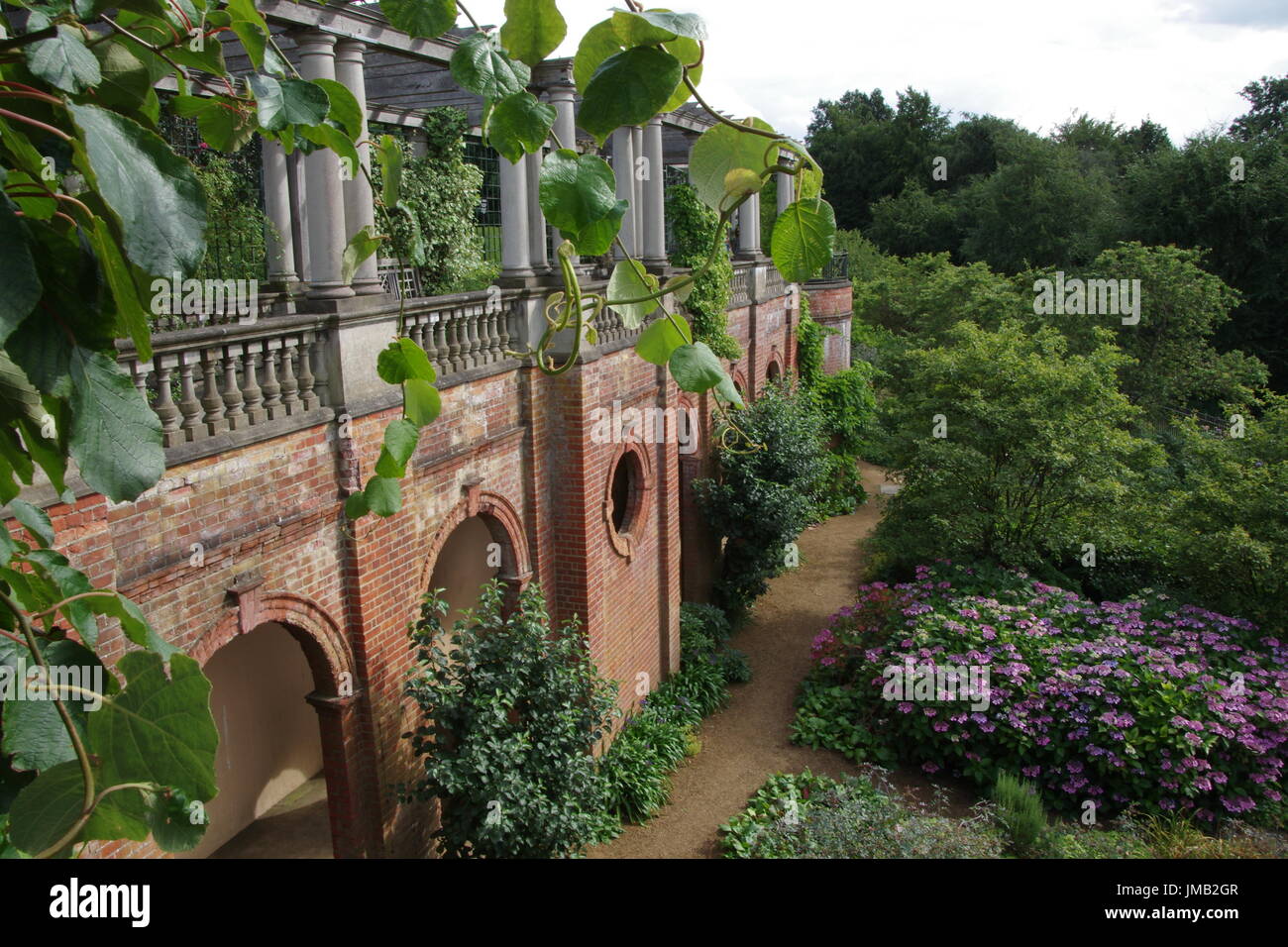 Die Hugel Garten Und Pergola Hampstead Stockfoto Bild 150219575