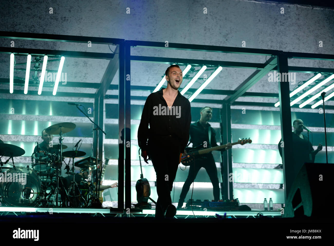 VALENCIA, Spanien - JUN 11: Hurts (Synthpop-Band) führen im Konzert beim Festival de Les Arts am 11. Juni 2016 in Valencia, Spanien. Stockfoto