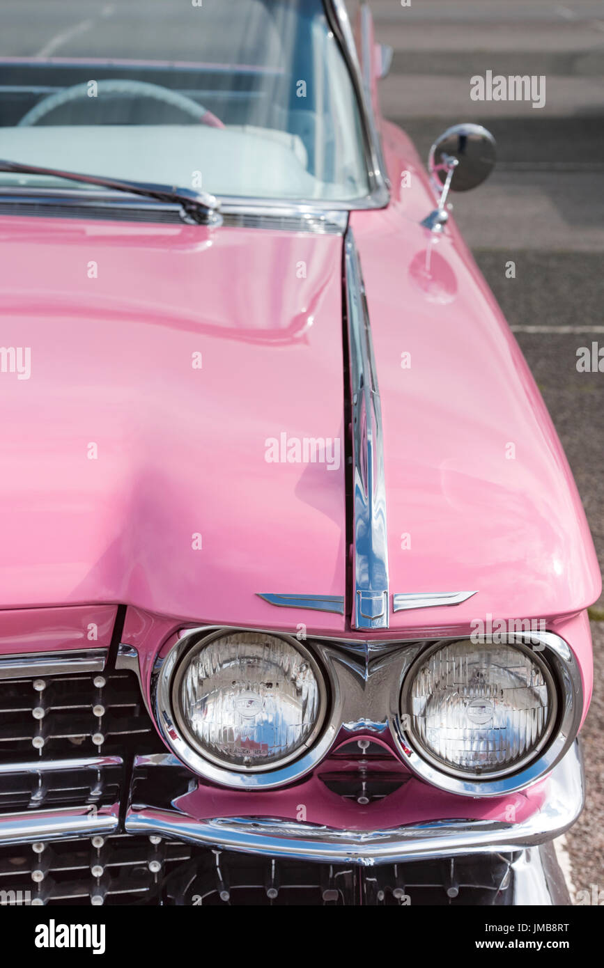 1959 pink Cadillac bei einem amerikanischen Auto-Show. Essex. UK Stockfoto
