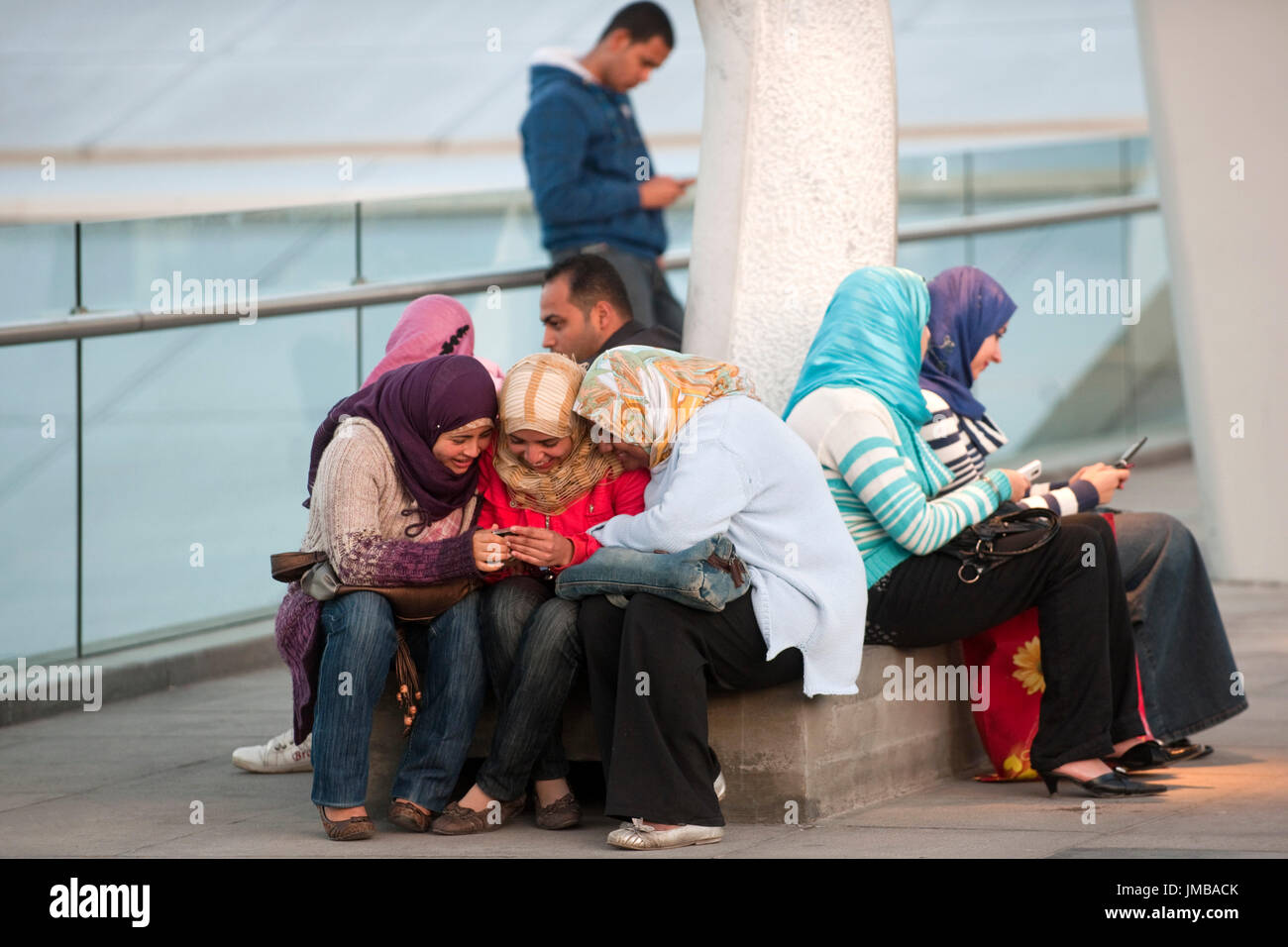 Aegypten, Alexandria, Jugendliche in der Bibliotheca Alexandrina Stockfoto