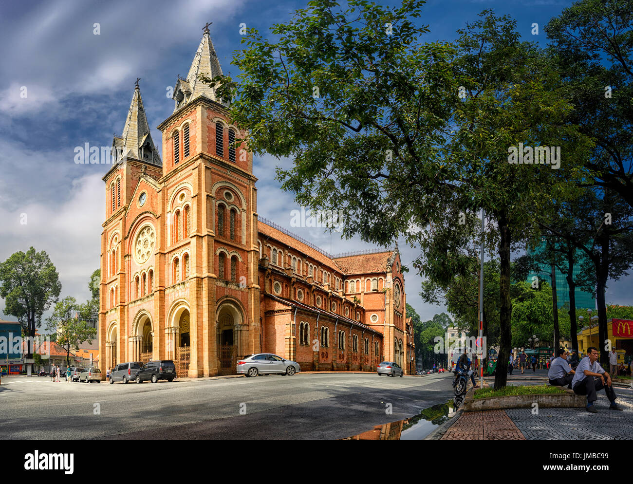 Fügen Sie zur Basilika von Notre-Dame Kathedrale von Saigon, Board offiziell Kathedrale Basilika unserer lieben Frau von der Unbefleckten Empfängnis Dom Locat ist hinzu Stockfoto