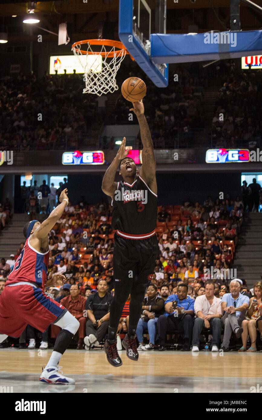 Al Harrington #3 Trilogie nimmt springen während des Spiels #2 Schuß gegen Tri - Big 3 Woche 5 3-on-3 Turnier UIC-Pavillon Juli 23,2017 Chicago, Illinois. Stockfoto