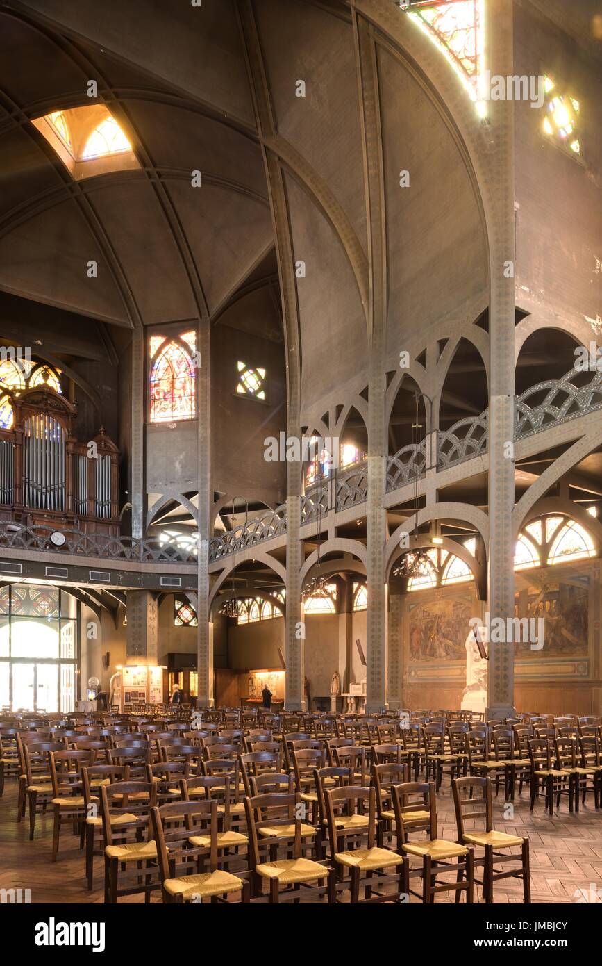 Paris, Pfarrkirche Saint-Jean de Montmartre, 19 Rue des Abbesses, Architekt Anatole de Baudot Stockfoto