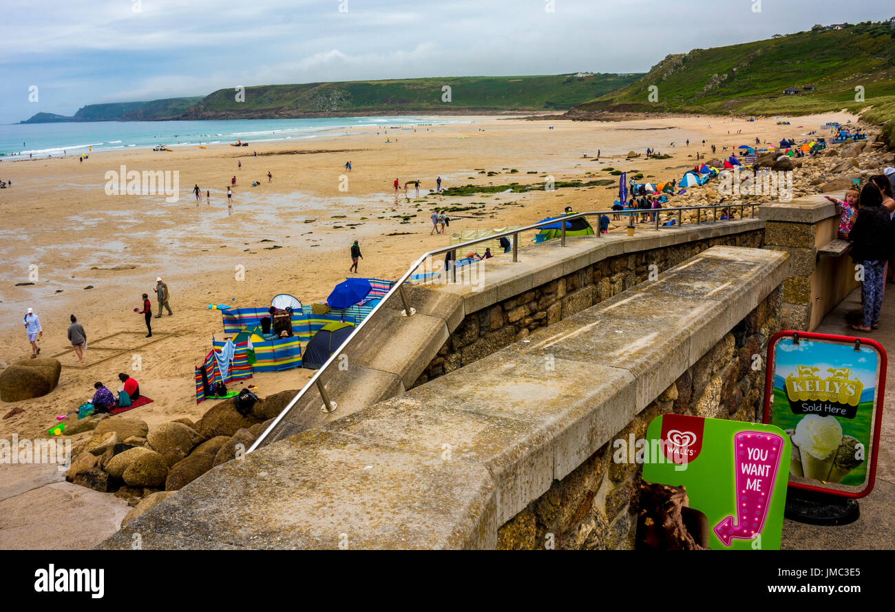 Sennen Cove Strand im Sommer, Cornwall, England Stockfoto