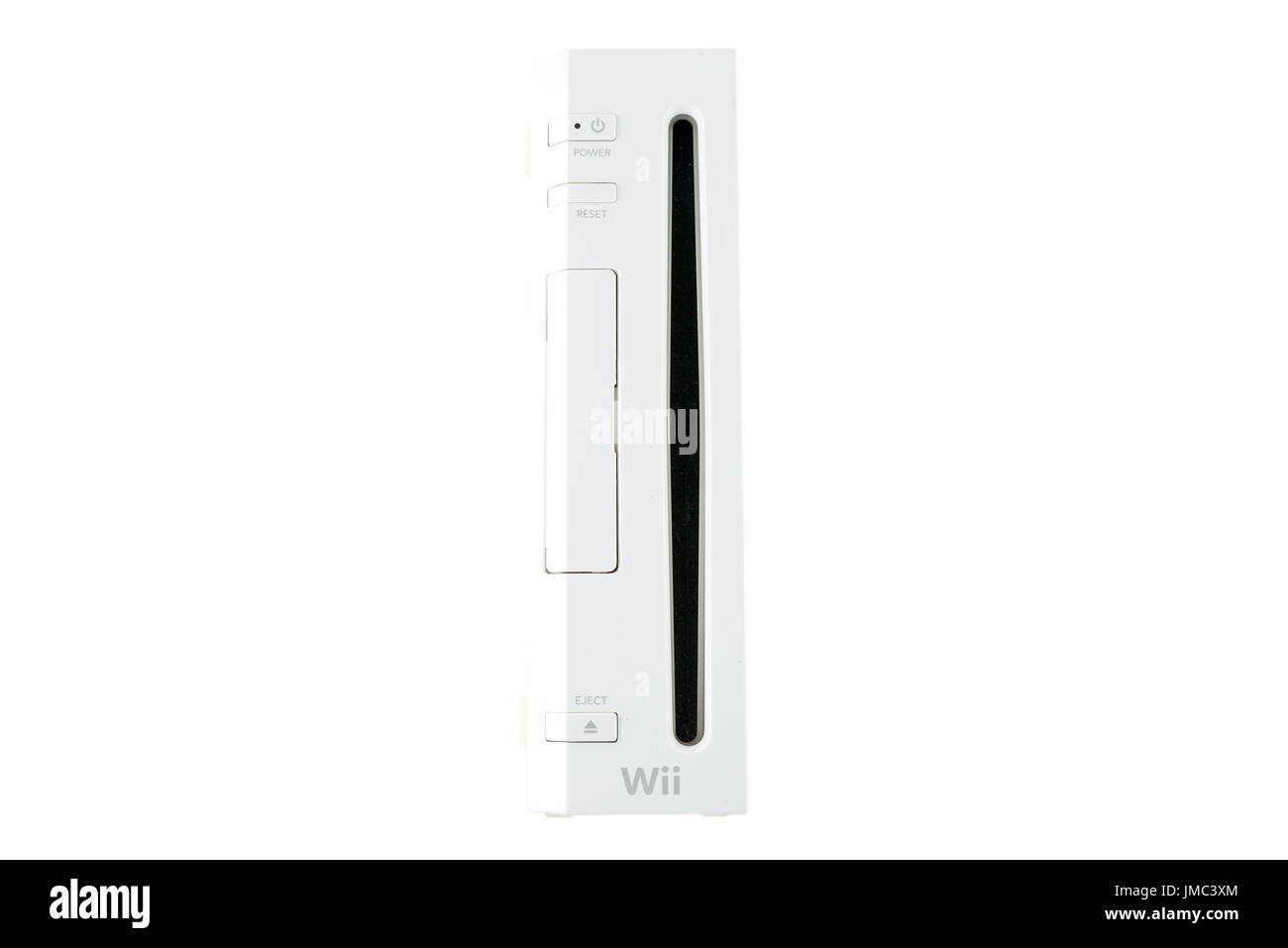 Wii, die Home-Video-Spielekonsole von Nintendo, isoliert auf weißem Hintergrund produziert. Stockfoto