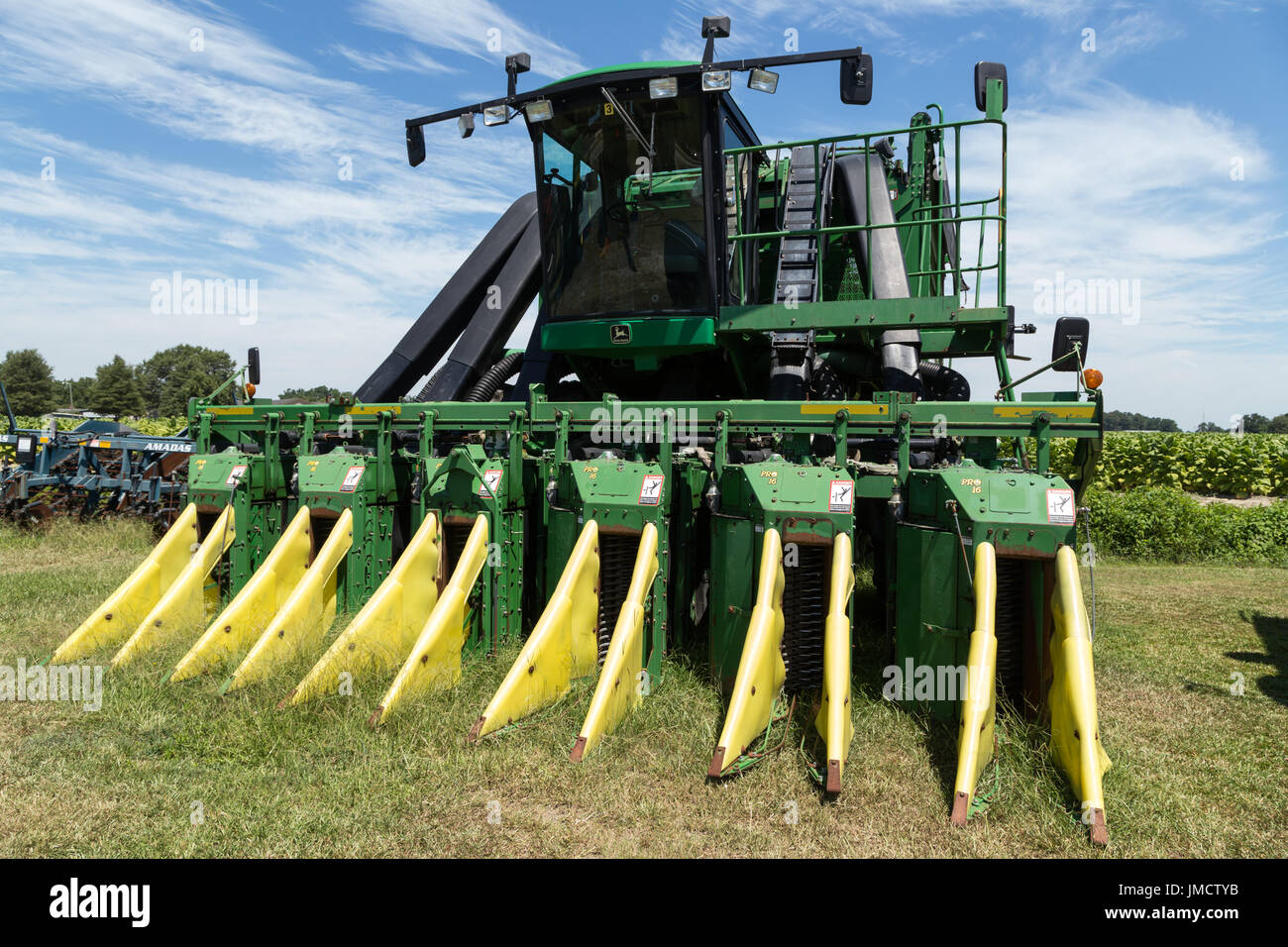 John Deere Harvester mit Baumwolle Header Stockfoto