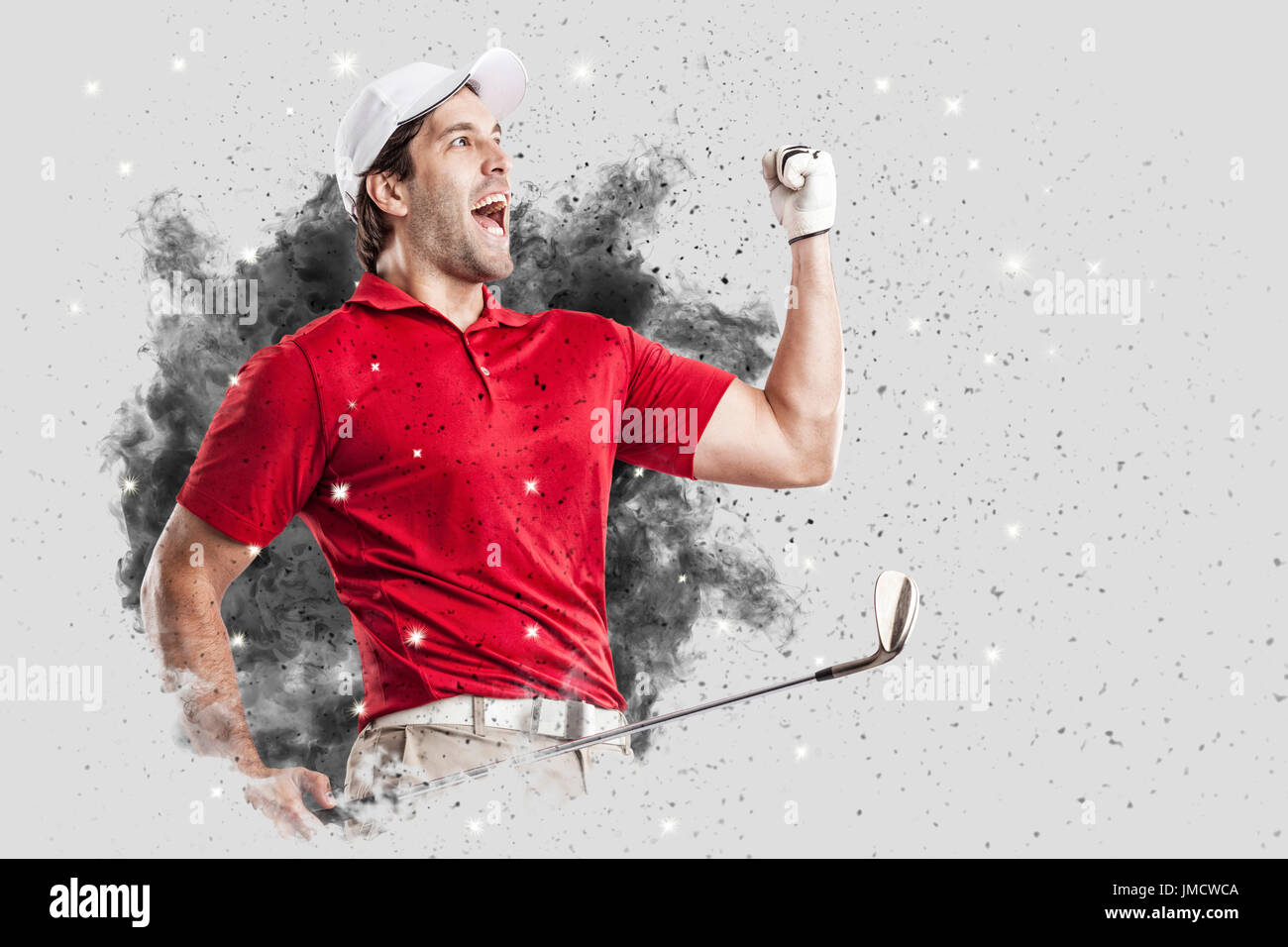 Golfspieler mit roter uniform, die aus einer Explosion von Rauch. Stockfoto