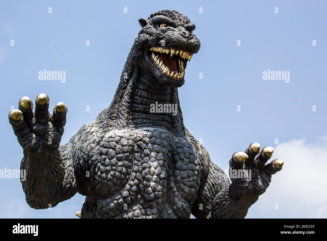 Godzilla spielte in unzähligen Filmen, kitschig und spannend.  Anders als in den Filmen, wenn Menschen Godzilla in Panik, im Gegenteil, auf der Flucht waren Stockfoto