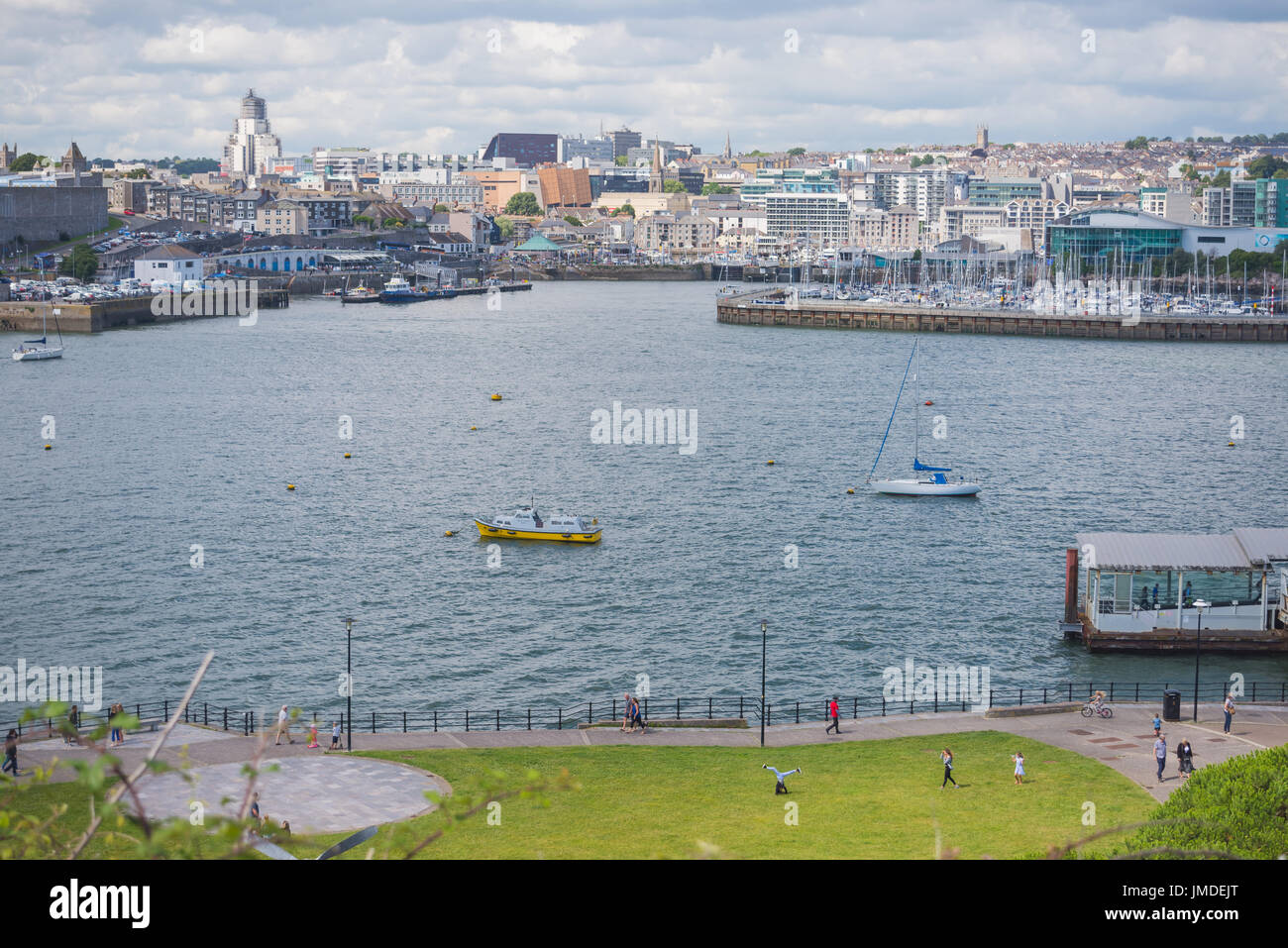 Blick über das Wasser nach Plymouth Stockfoto