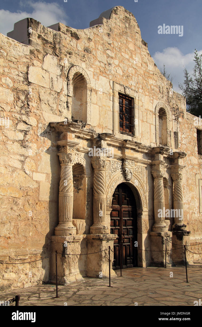 Mission San Antonio de Valero, besser als die Alamo bekannt, in der Innenstadt von San Antonio, Texas, ist eine der bedeutendsten historischen Sehenswürdigkeiten in den USA Stockfoto