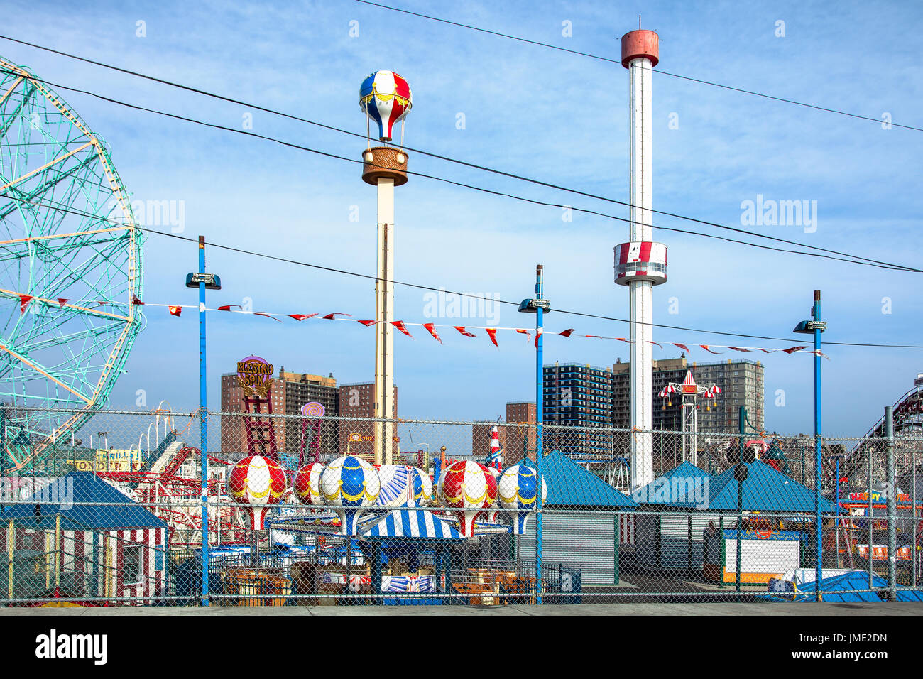 NEW YORK CITY-NOV 20, 2010: Coney Island Amusement Park in Brooklyn, New York City. Geschlossen für den Winter. Stockfoto
