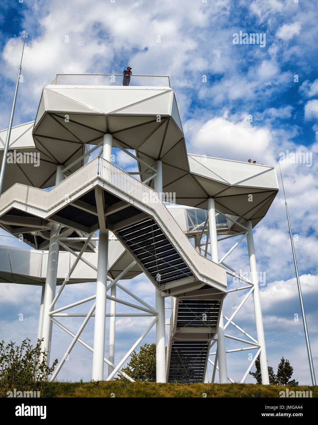 Berlin, Marzahn. Gärten der Welt Botanischer Garten, neue 'Wolkenhain' Aussichtsplattform auf Kienberg Hügel gebaut, für die IGA 2017 Stockfoto