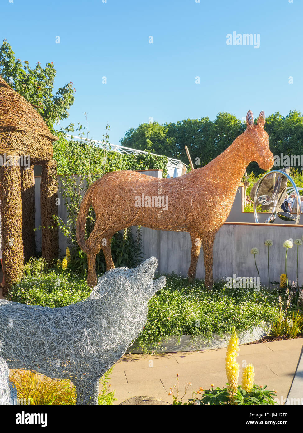 LONDON, UK - 25. Mai 2017: RHS Chelsea Flower Show 2017. Yorkshire basierte Künstlerin Emma Stothard display mit lebensgroßen Skulpturen von Tieren und Vögel. Stockfoto