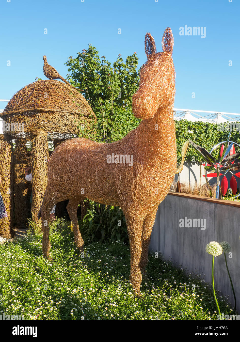 LONDON, UK - 25. Mai 2017: RHS Chelsea Flower Show 2017. Yorkshire basierte Künstlerin Emma Stothard display mit lebensgroßen Skulpturen von Tieren und Vögel. Stockfoto