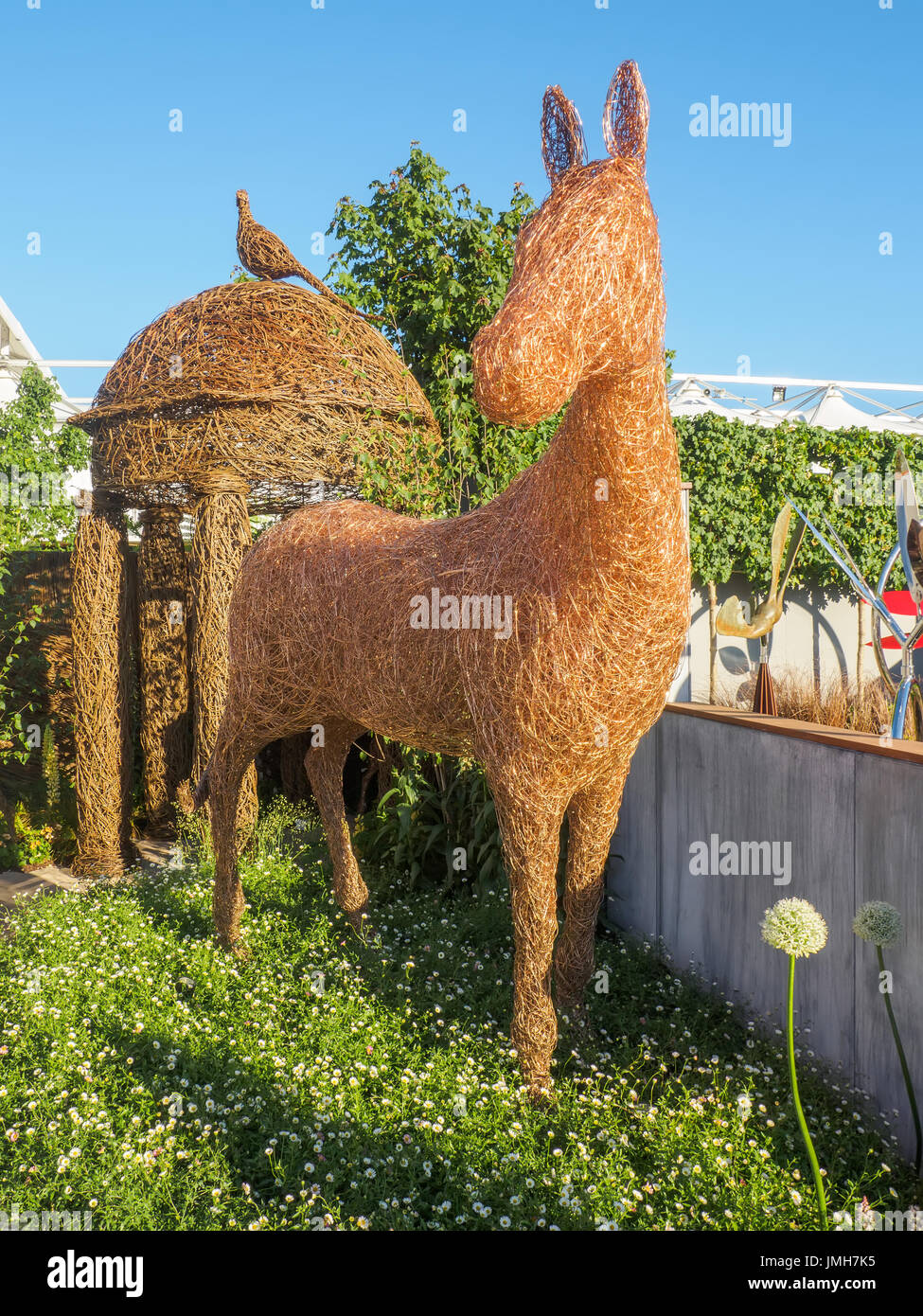 LONDON, UK - 25. Mai 2017: RHS Chelsea Flower Show 2017. Yorkshire basierte Künstlerin Emma Stothard display mit lebensgroßen Skulpturen von Tieren und Vögel. Stockfoto