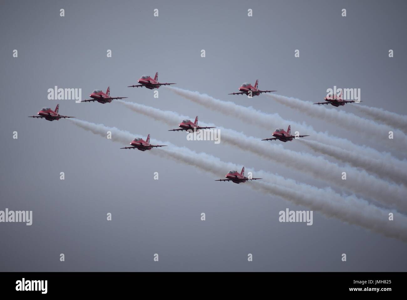 Red Arrows erklingt in 2017 Royal International Air Tattoo jährlich an RAF Fairford in Fairford, Gloucestershire, UK Stockfoto