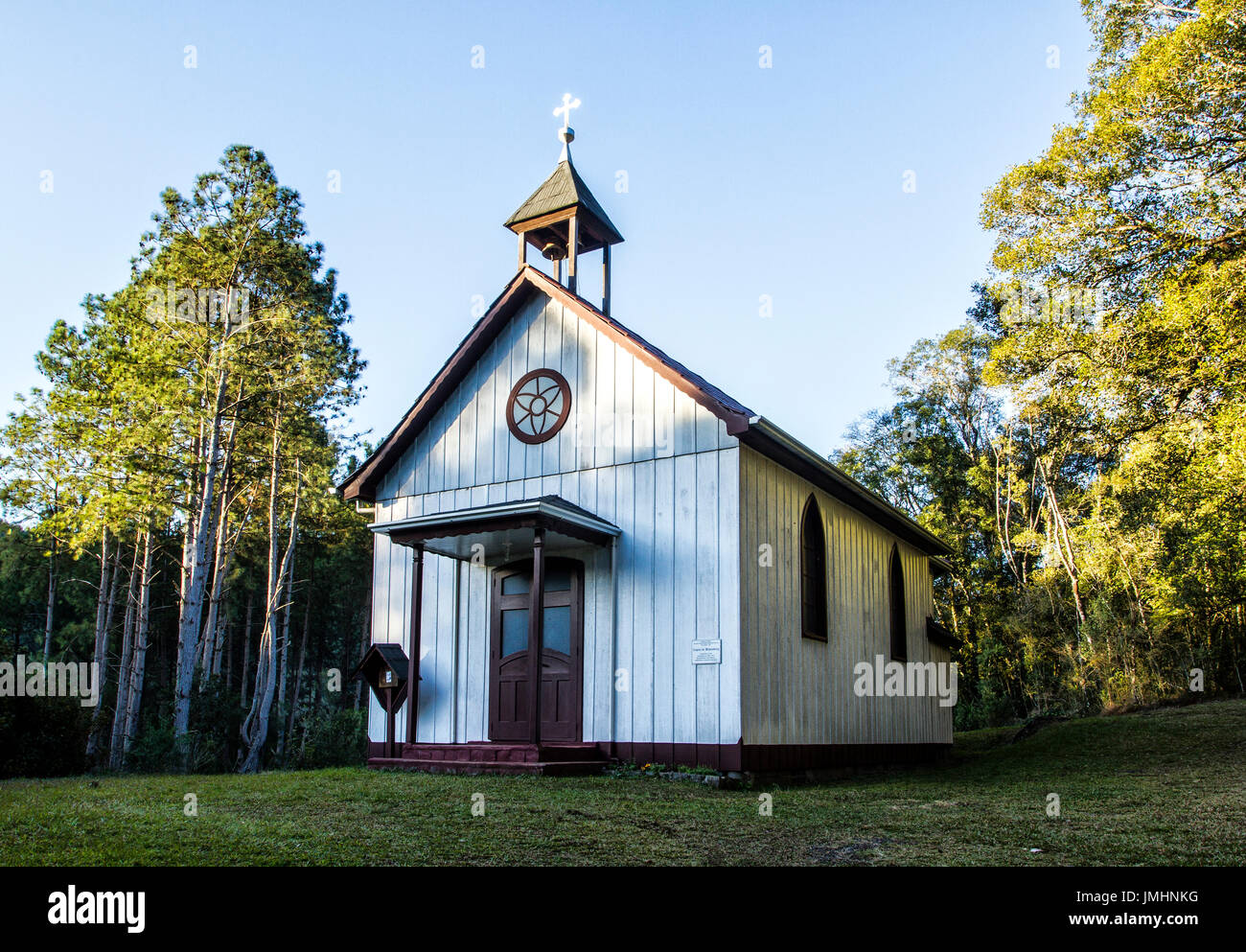 Babenberger-Kapelle an Linha Babenberg, gebaut im Jahre 1934. Treze Tilias, Santa Catarina, Brasilien. Stockfoto