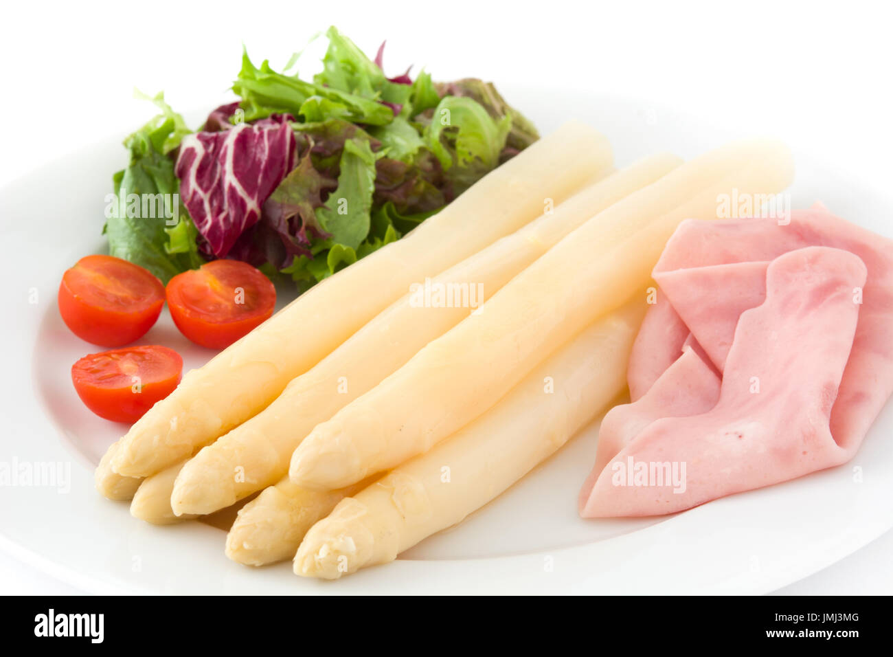Salat mit Salat, Spargel und Schinken Stockfoto