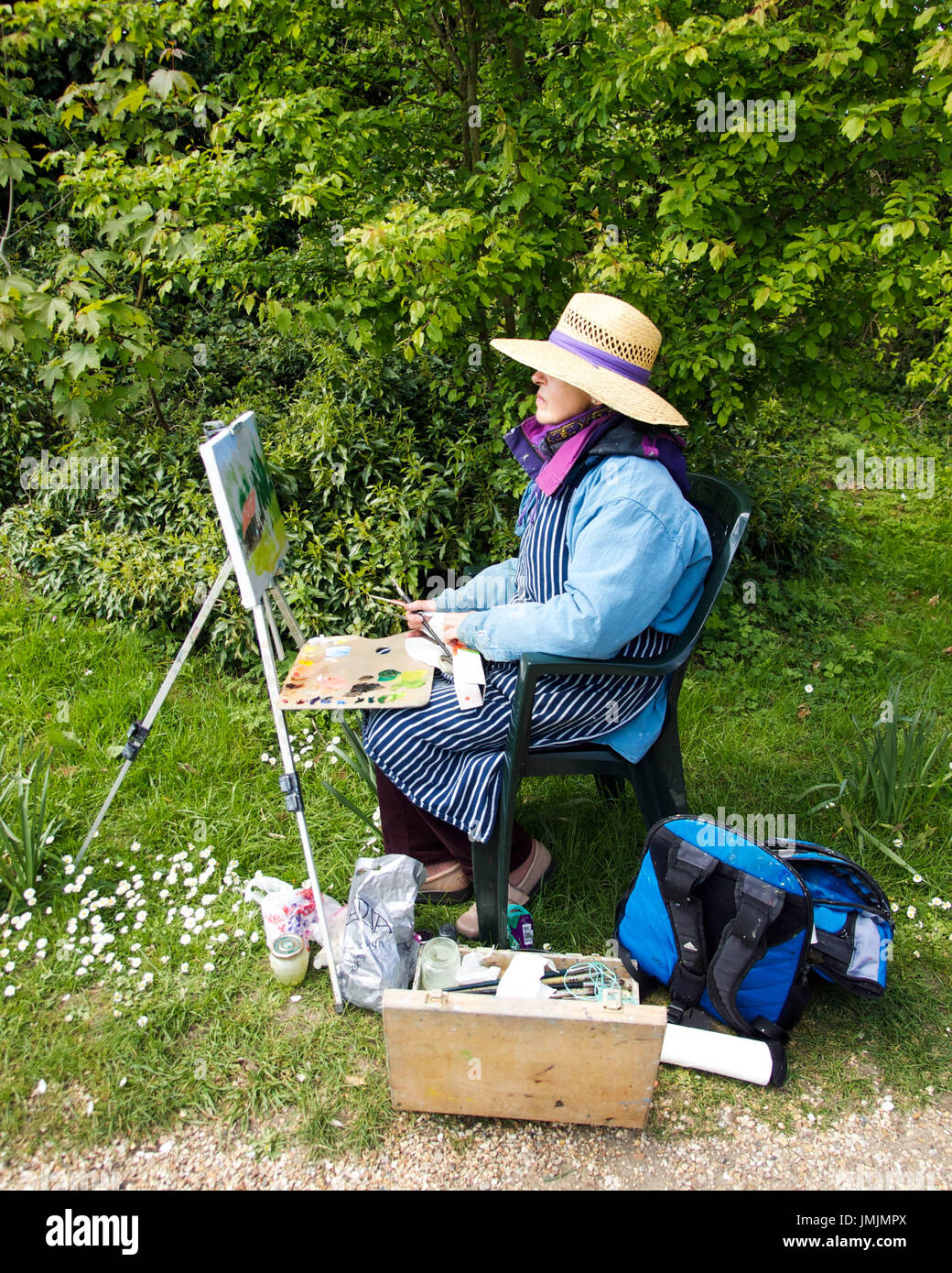 Plein Air Maler im Orchard Tea Garden, Cambridge UK Stockfoto