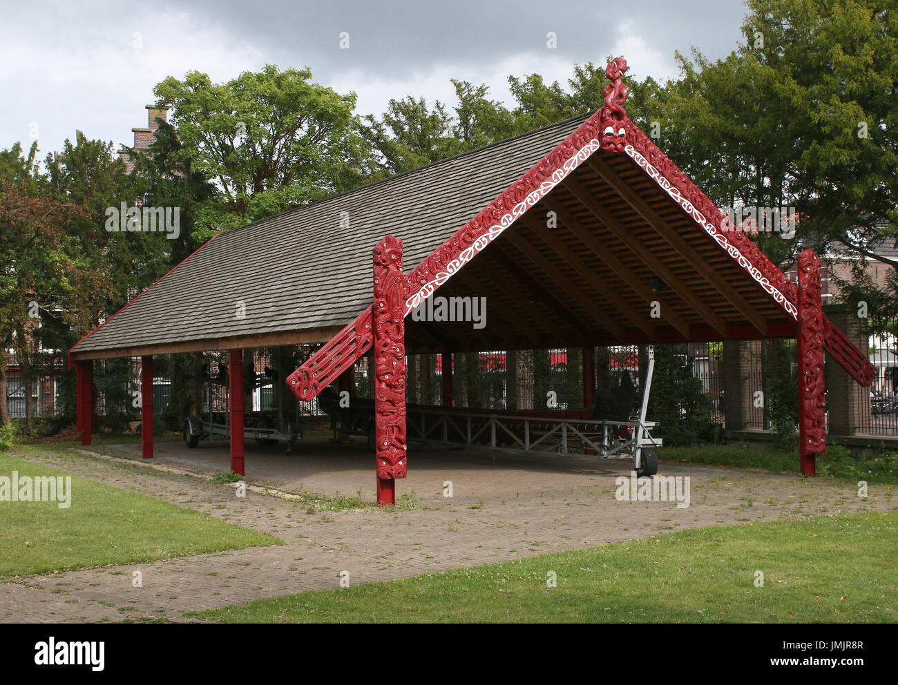 Maori traditionellen Holzboot Haus in der Sammlung des Rijksmuseum Volkenkunde (Museum für Völkerkunde) in Leiden, Niederlande. Stockfoto