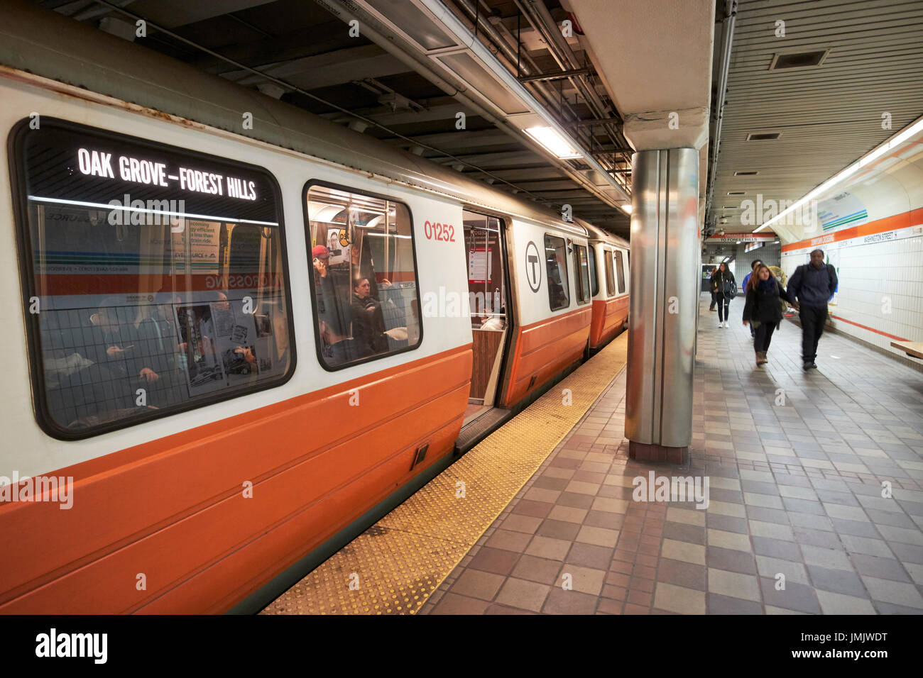 Boston MBTA Untergrund orange Line-Zug Haltestelle downtown Crossing USA Stockfoto