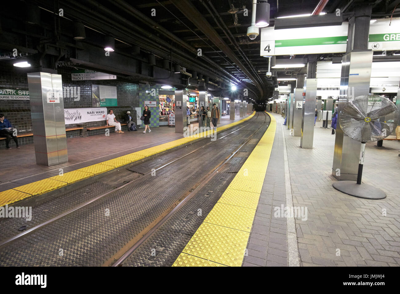 Boston MBTA grüne u-Bahn Station Park St mit spanischen Lösung mittleren Plattform USA Stockfoto