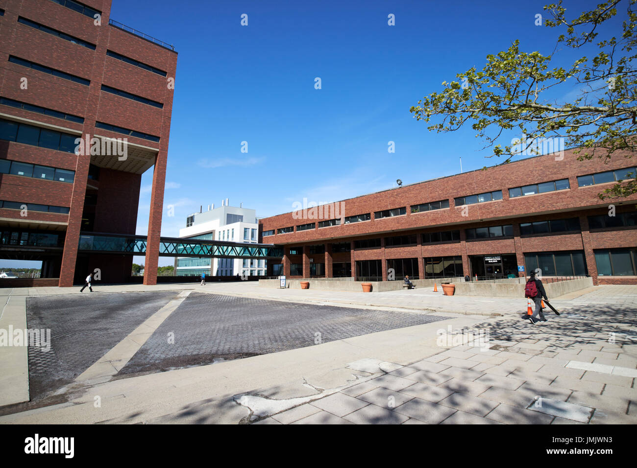 das Bibliotheksgebäude Healey und Quinn Verwaltungsgebäude Umass Campus Columbia Punkt Boston USA Stockfoto