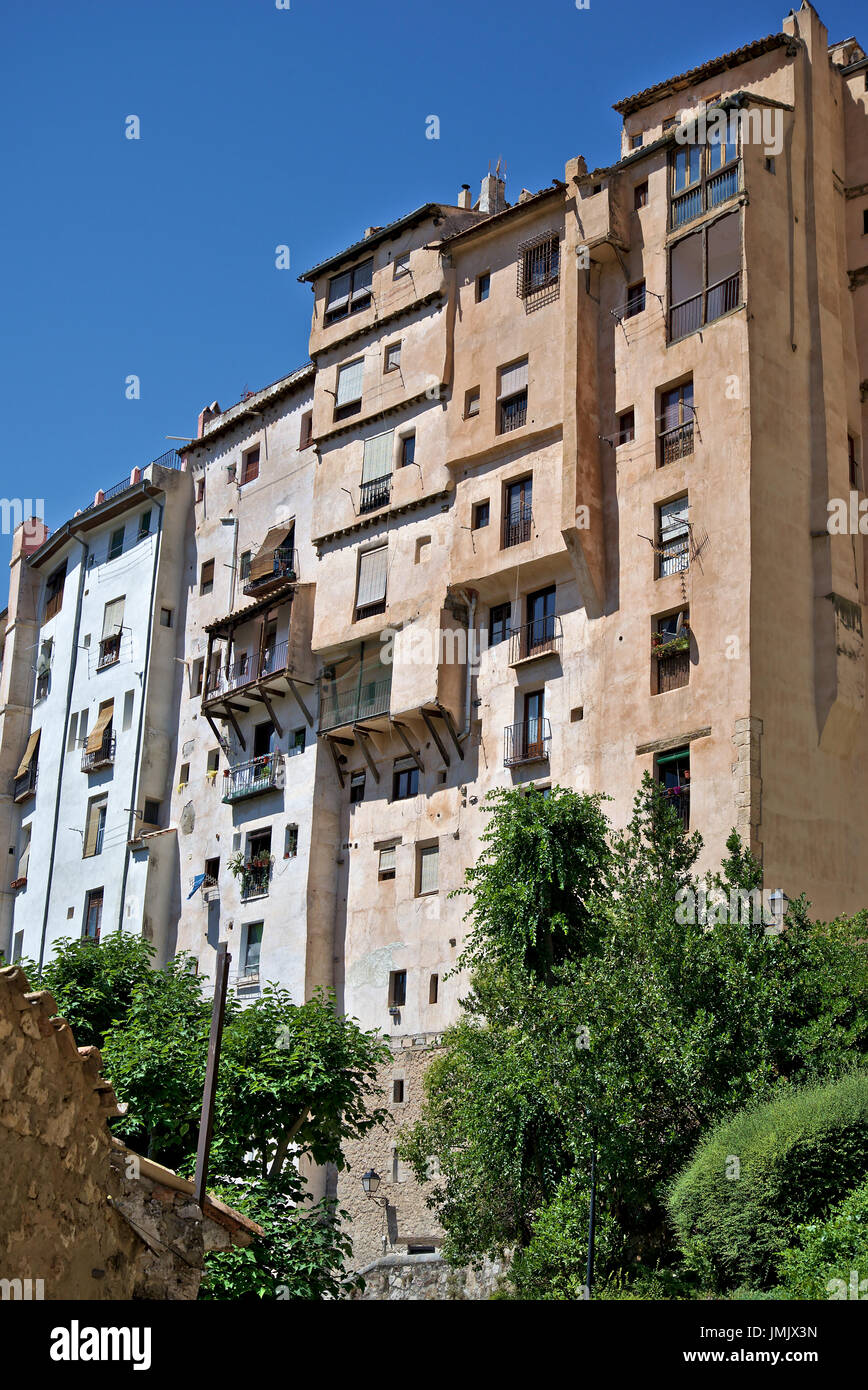 Fotografie der Häuser mit schmalen Fassaden bekannt als 'rascacielos' ('Skyscrapers') in der Stadt von Cuenca, Castilla La Mancha, Spanien. Stockfoto