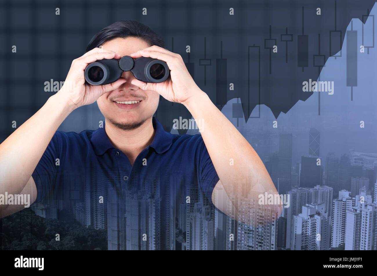 Doppelbelichtung von asiatischen Investor mit dem Fernglas. Über abstrakte städtischen Hintergrund mit finanziellen Graph-Diagramm, Business-Vision-Konzept. Stockfoto