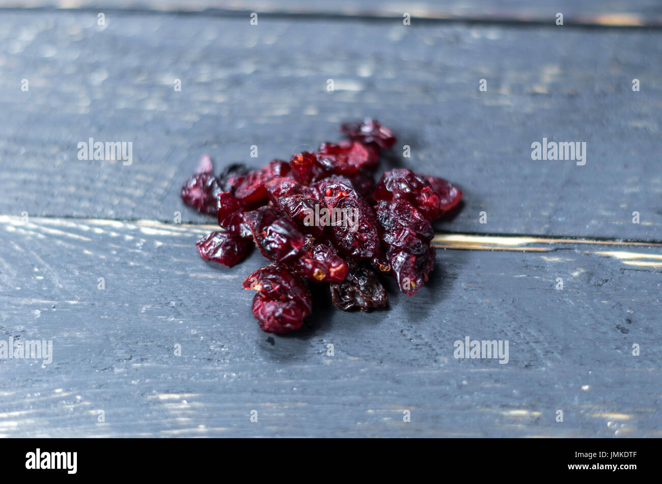 Kauf von getrockneten Cranberries. Getrocknete Beeren Kizil. Gesund Stockfoto