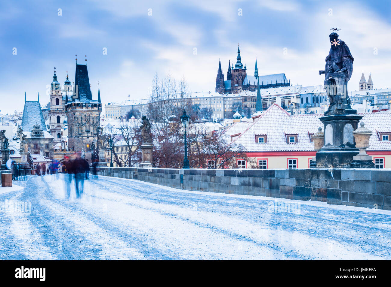 Europa, Tschechische Republik, Tschechien, Prag, Praha, historische Altstadt, UNESCO, Karlsbrücke, Karluv Most, Wahrzeichen über Moldau, Moldau, Winter Stockfoto