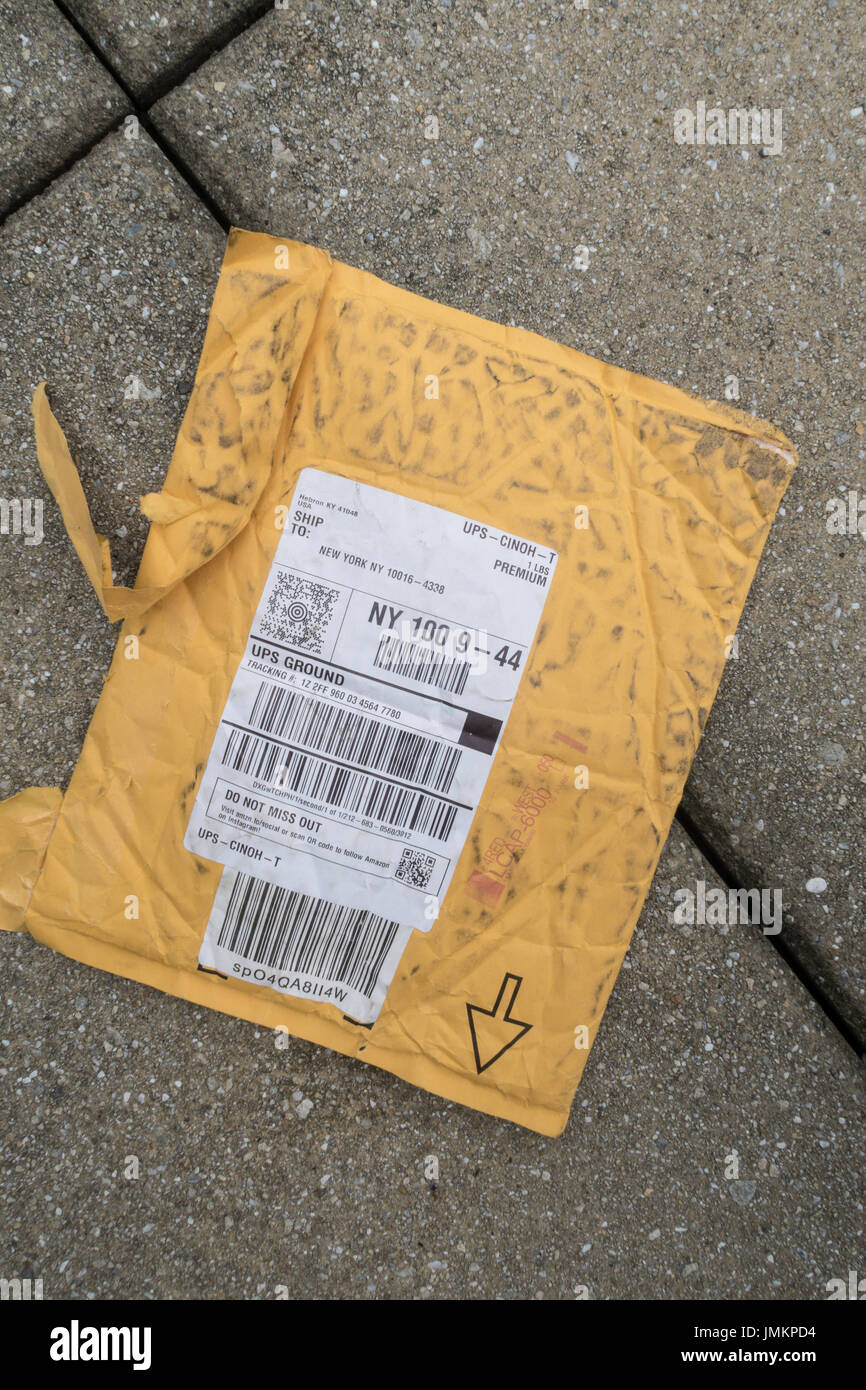 Beschädigte UPS Paket, USA Stockfotografie - Alamy