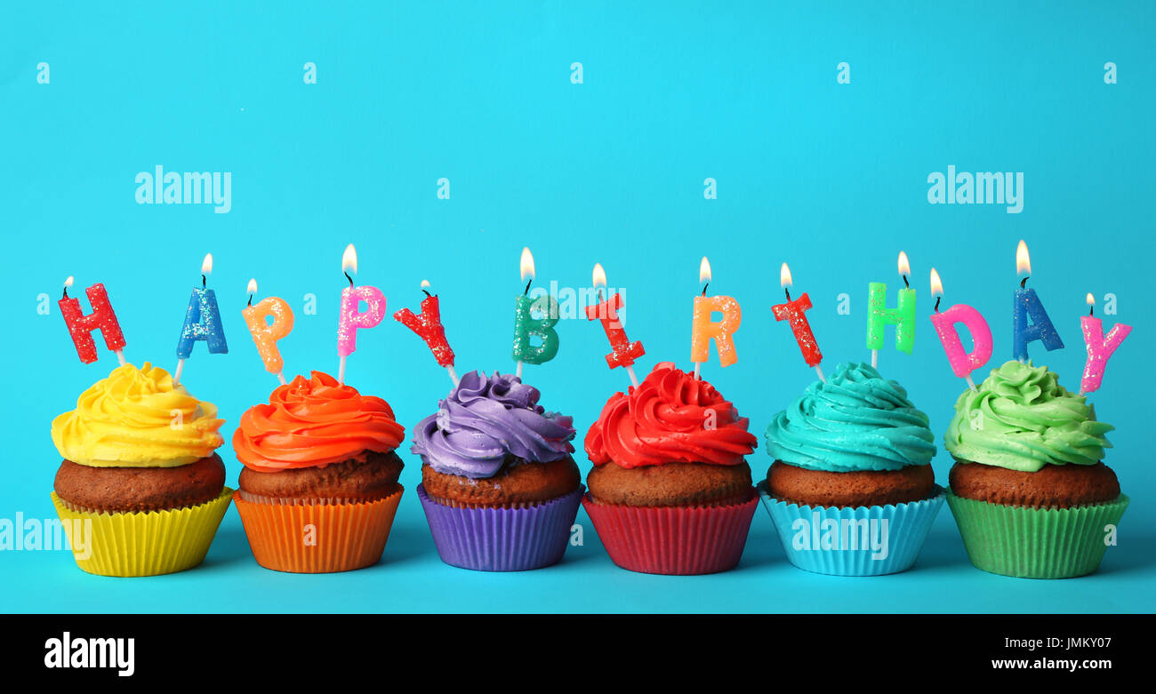 Alles Gute Zum Geburtstag Cupcakes Auf Blauem Hintergrund Stockfotografie Alamy