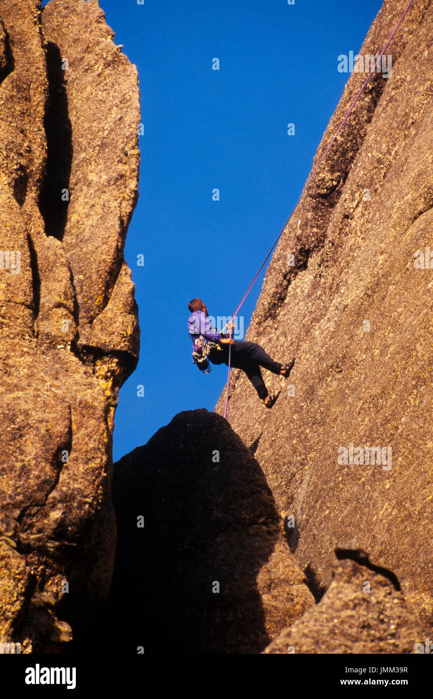 Kletterer erklimmen die steilen Klippen auf der Rückseite von Mt. Rushmore, South Dakota. Stockfoto