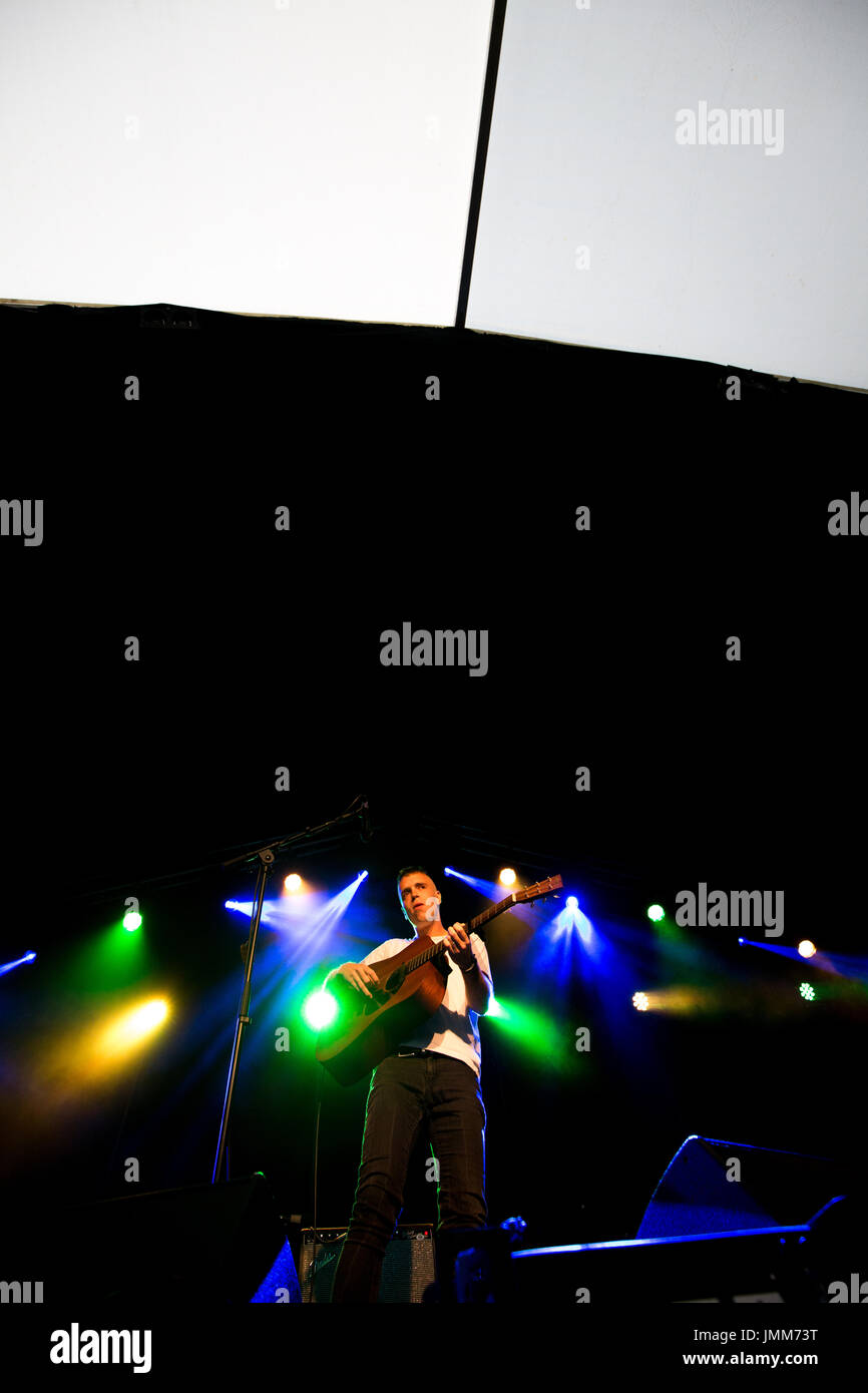 Cambridge, Großbritannien. 27 Juli, 2017, englischer Sänger und Songwriter Benjamin Franz leftwich im Cambridge Folk Festival 2017 durchführen. Richard etteridge/alamy leben Nachrichten Stockfoto