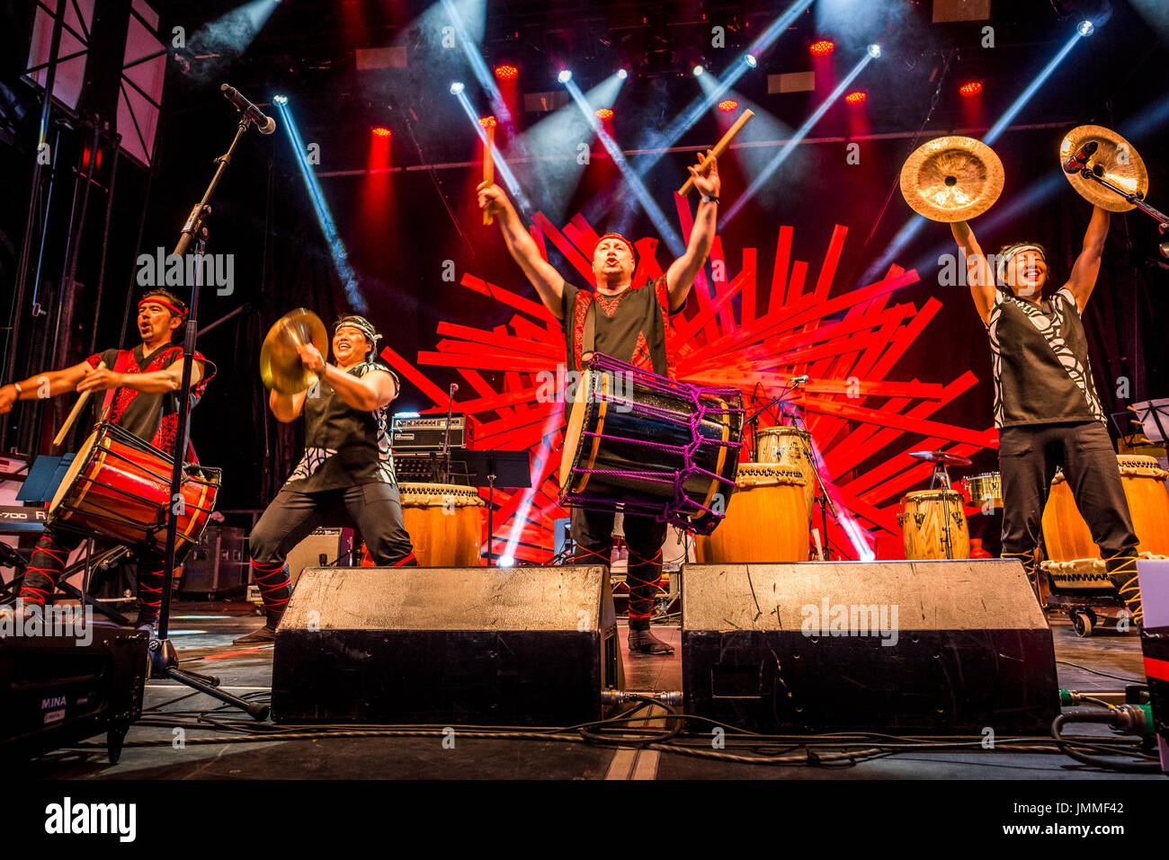 Vancouver, Kanada. 27. Juli, 2017. Uzume Taiko mit Trommeln über den Salish Sea multi-kulturellen Präsentation auf der Trommel ruft Festival, Kanada 150 Veranstaltung Larwill, Park, Vancouver, British Columbia, Kanada. Quelle: Michael Wheatley/Alamy leben Nachrichten Stockfoto