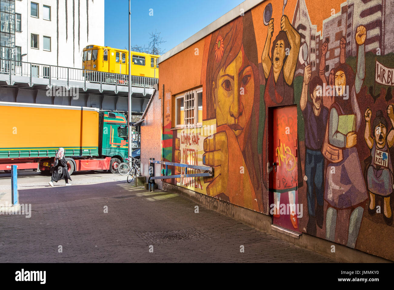 Berlin, Deutschland, Innenstadt, Bezirk Kreuzberg, Kottbusser Tor Bereich protest Graffiti, Wandmalerei, Stockfoto