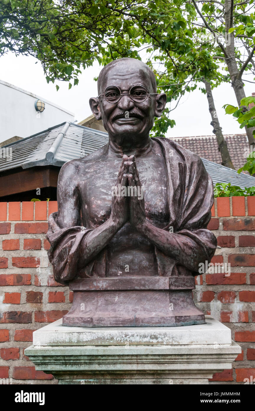 Büste von Mahatma Gandhi in Mandela Gärten, Rumpf.  DETAILS IN DER BESCHREIBUNG. Stockfoto