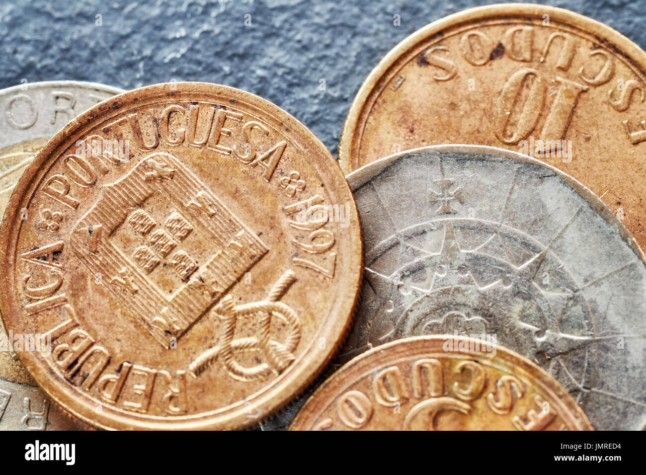 Extreme Nahaufnahme des portugiesischen Escudo, geringe Schärfentiefe. Stockfoto