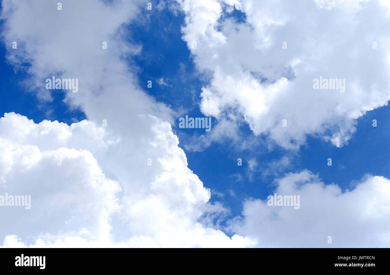 Wolken im Himmel. Stockfoto