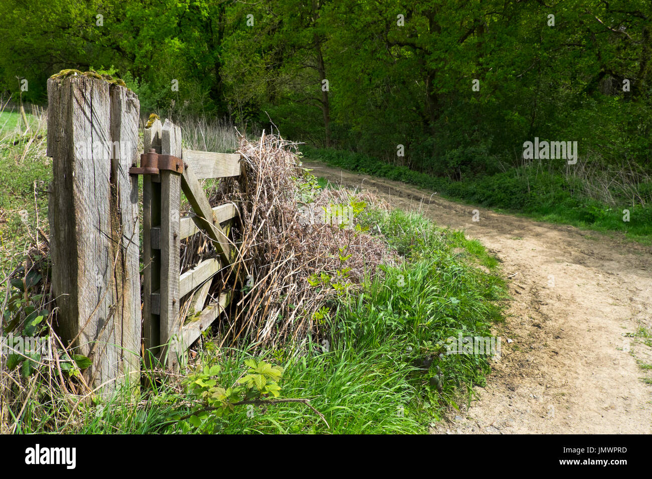 Gebrochenen alten hölzernen Tor, Obere Arley, Worcestershire, England, Europa Stockfoto