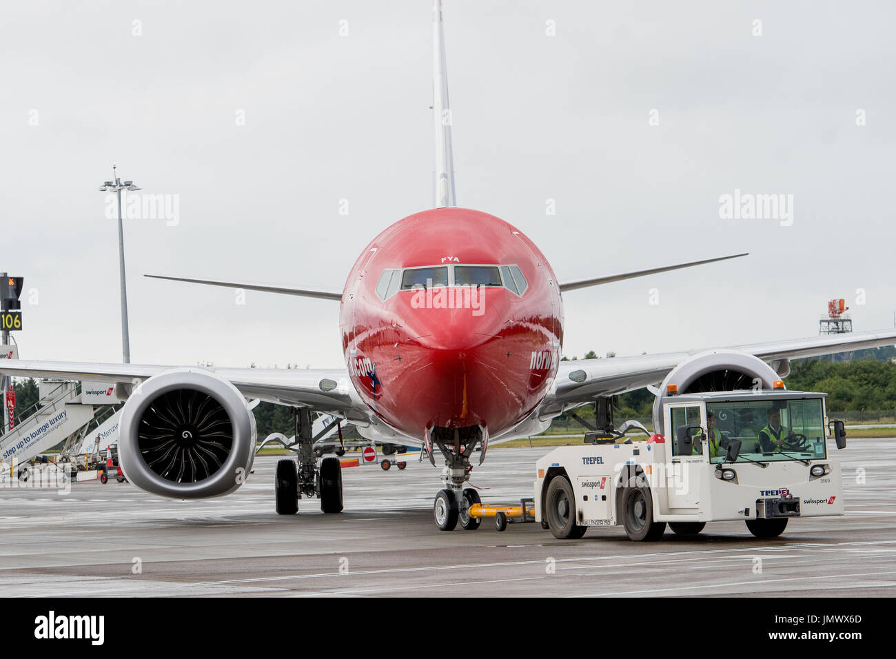 Bild: Norweigan Boeing 737 Max 8 startet vom Flughafen Edinburgh, Sir Freddie Laker Stockfoto