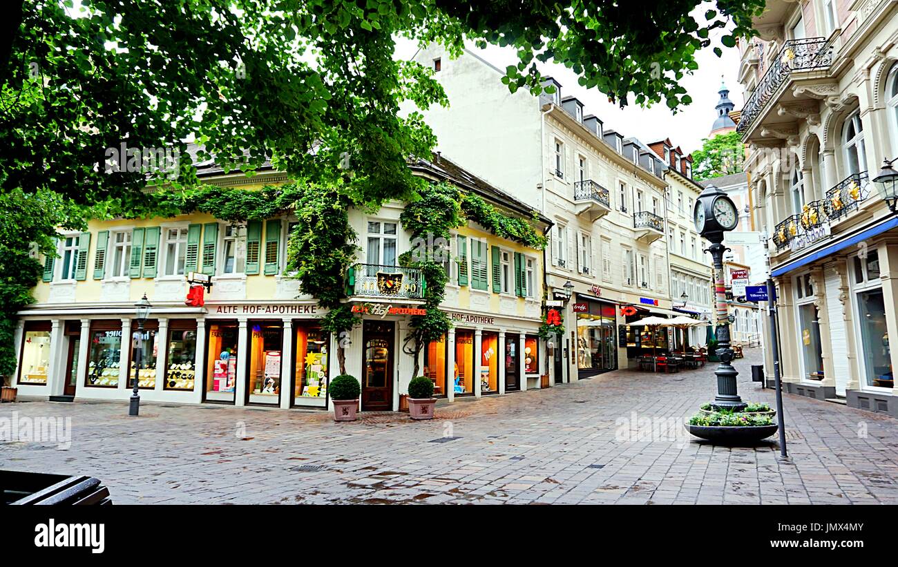 Die Geschäfte befinden sich in der Innenstadt von Baden-Baden, Baden-Württemberg, Deutschland Stockfoto