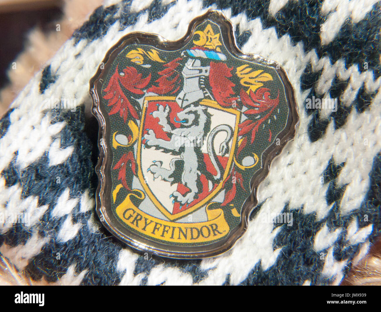 Harry Potter Abzeichen Gryffindor Haus Emblem Detail; England; UK  Stockfotografie - Alamy