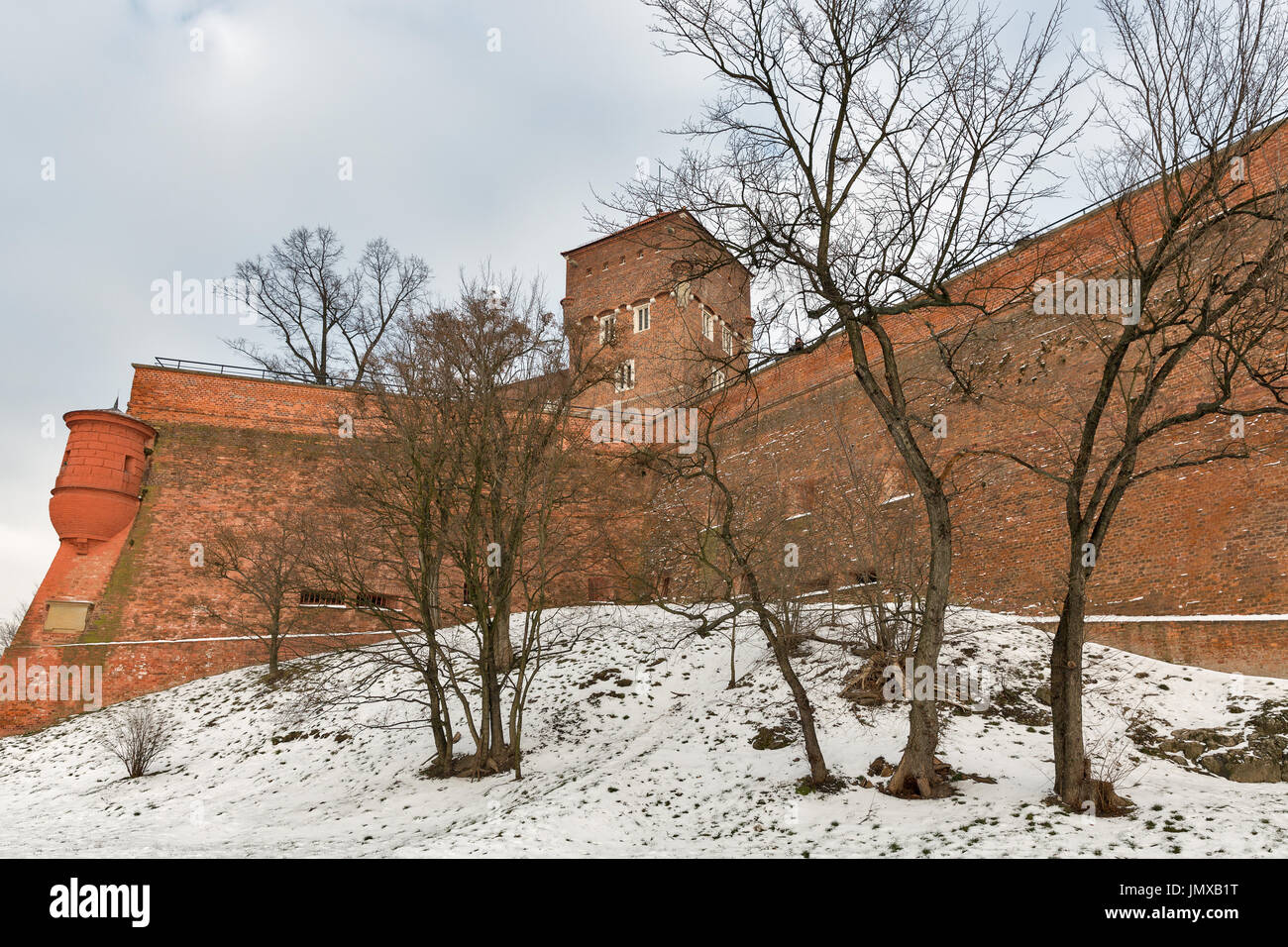 Wawel Sandomierska Turm und festen Mauern in Krakau, Polen. Stockfoto