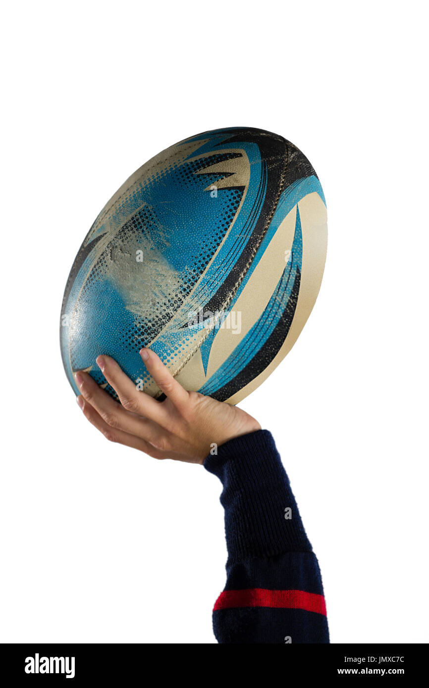 Hand der Sportlerin mit Rugby-Ball vor weißem Hintergrund spielen beschnitten Stockfoto
