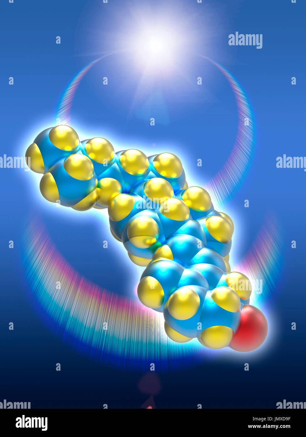 Ein molekulares Modell des Vitamin D3 (Cholecalciferol), eine Form von Vitamin D in der Haut durch UV-B-Licht synthetisiert. Vitamin D3 spielt eine Rolle bei Calcium-Resorption zur Erhaltung starker Knochen und Ebenen von Kalzium und Phosphor im Blut zu balancieren. Atome sind farbige blau (Kohlenstoff), gelb (Wasserstoff) und rot (Sauerstoff). Im Hintergrund eine Sonne flare mit chromatischen Reflexionen. Stockfoto