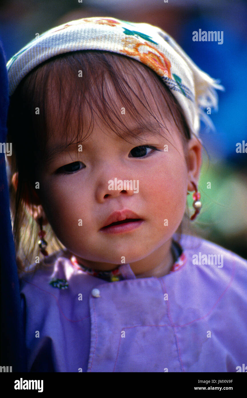 Porträt eines jungen Mädchens von Chinas Dai ethnische Minderheit von Xishuangbanna in der Provinz Yunnan. Stockfoto